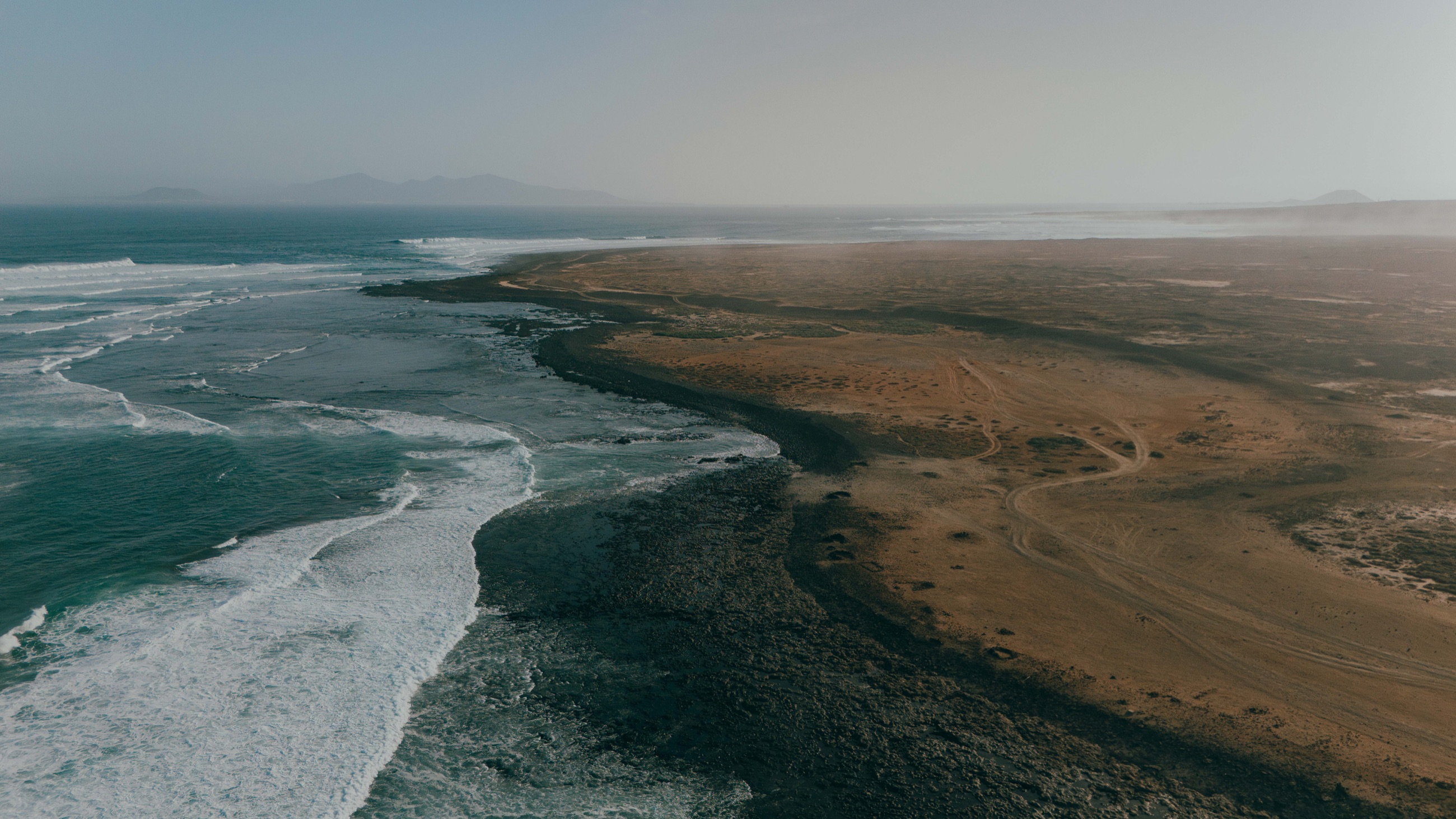 Costa atlantica e paesaggio vulcanico di Fuerteventura