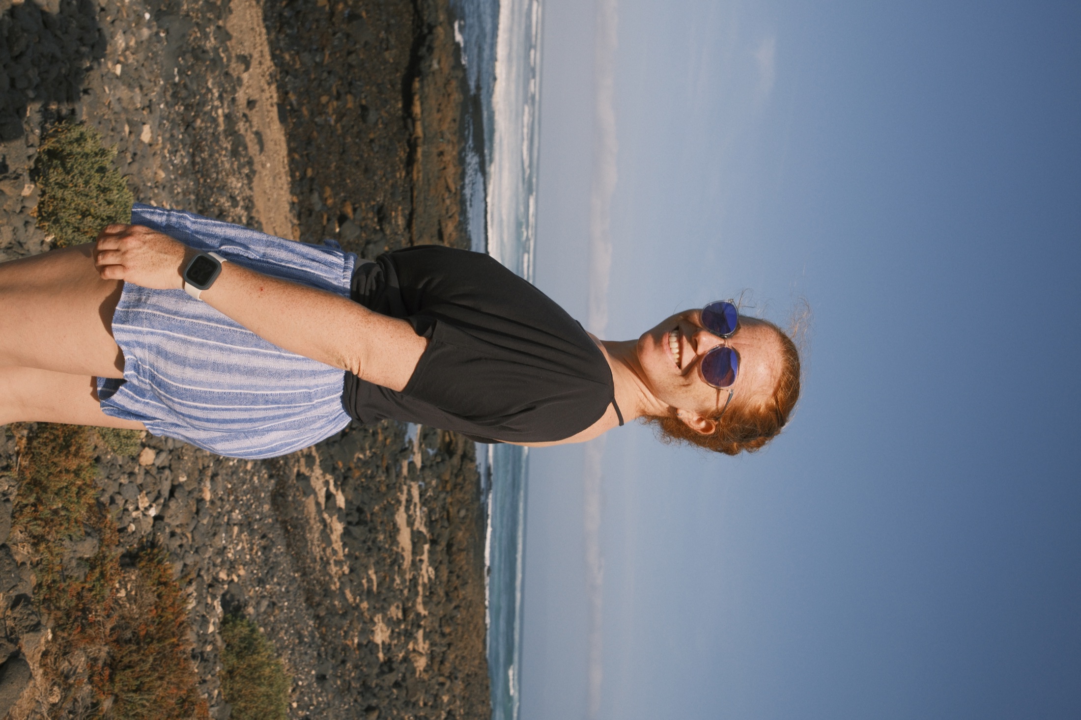 Laura Ferretti sulla costa di Fuerteventura